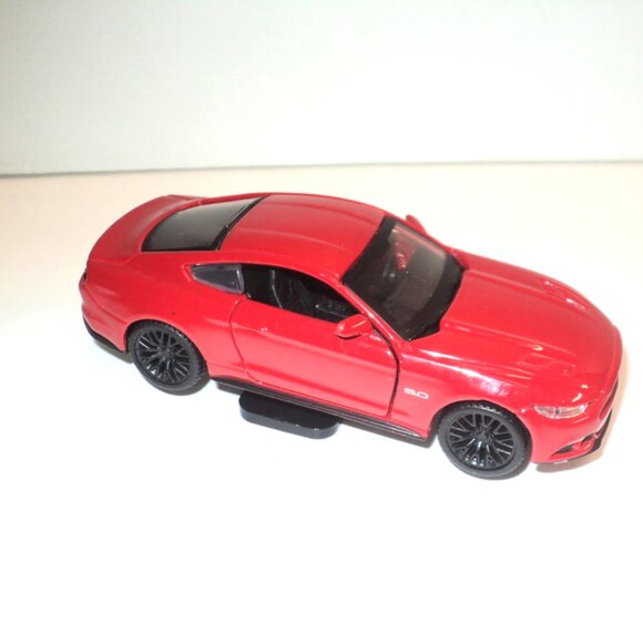 Maisto 2015 Ford Mustang GT Red Scale 1:40 Doors Open On Stand Diecast - Picture 3 of 7